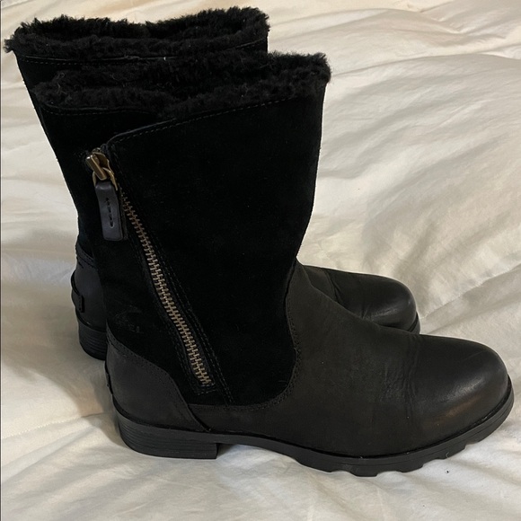 Sorel | Emelie | Foldover Boot | Leather/Suede|Faux Fur Lined| Black | Size 6 - Picture 9 of 16